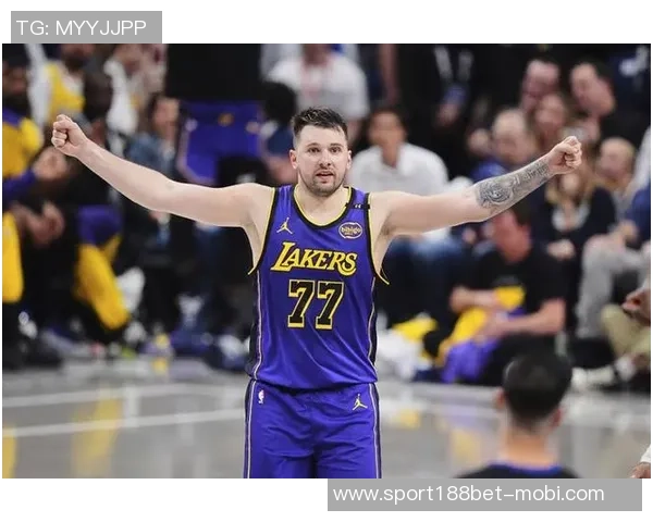 东契奇与詹姆斯联手助力混合双打进攻升级老詹迎来职业生涯最轻松赛季 东契奇与詹姆斯联手助力混合双打进攻升级老詹迎来职业生涯最轻松赛季