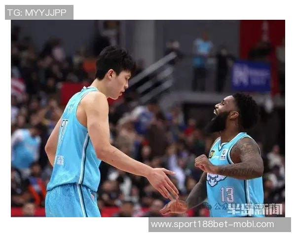 鲍威尔全力以赴15投9中斩获24分并贡献3篮板4助攻4抢断表现出色